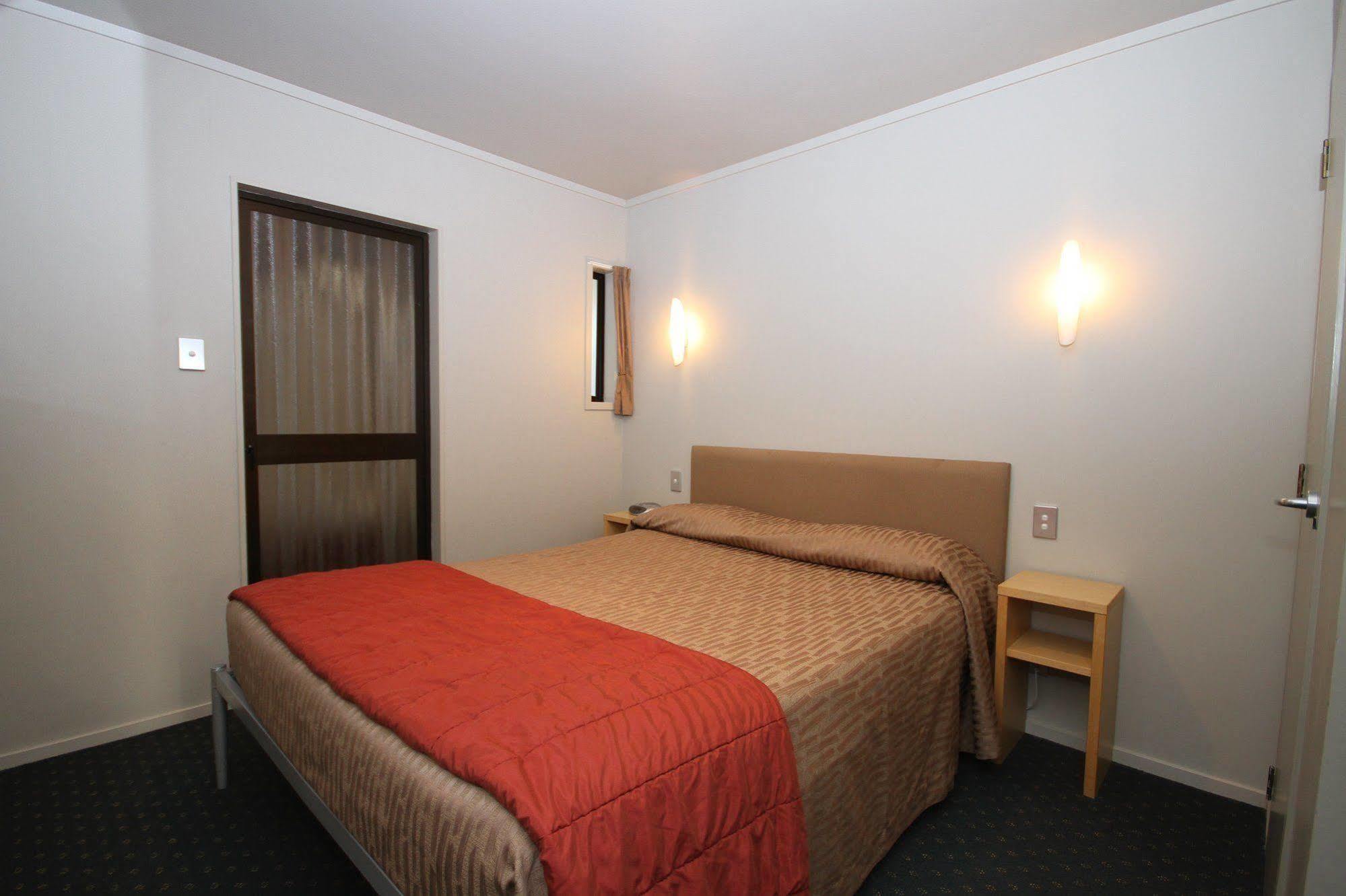 Bentleys Motor Inn Palmerston North Buitenkant foto